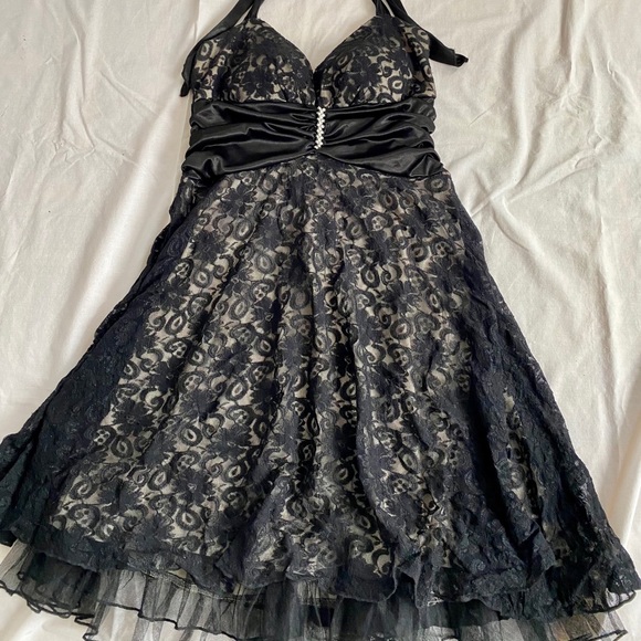 Halter neck black dress - Picture 4 of 7